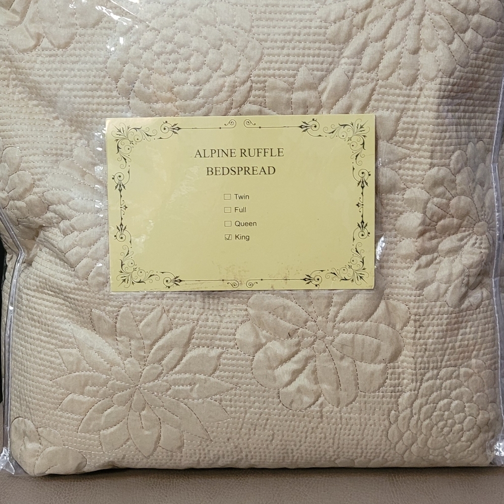 Alpine Ruffle Bedspread.... King....NEW